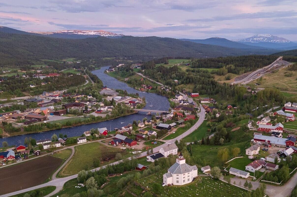 TOLGA Tolga sentrum. Dronefoto av Thorbjørn Liell / Ingrafo AS