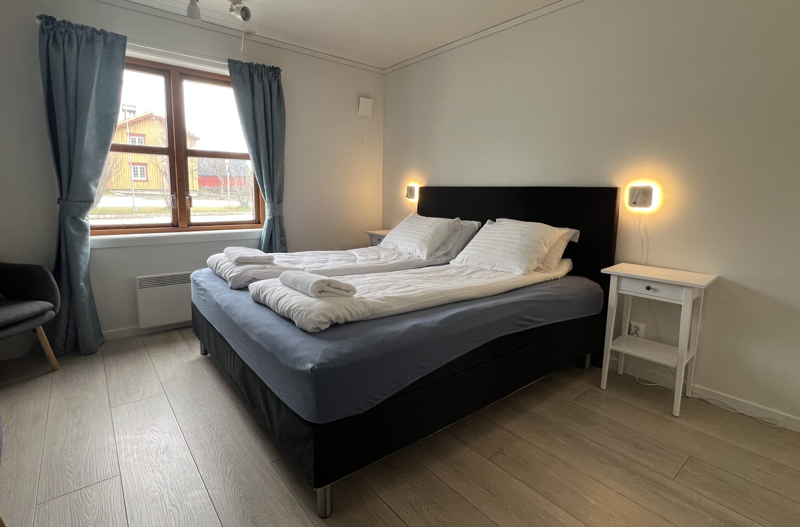 Stort dobbeltrom med queen size bed Stort dobbeltrom med queen size bed